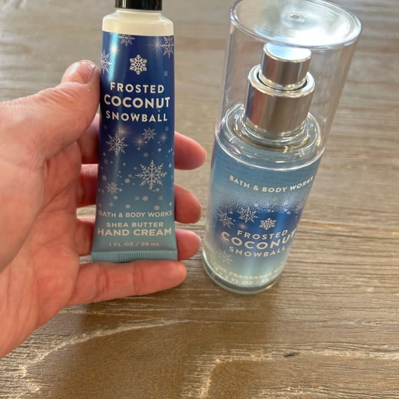 NWT BBW Frosted Coconut snowball - Picture 2 of 2